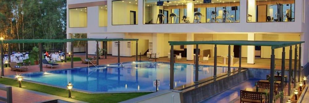 Trinity Hotel Bengaluru Exterior foto